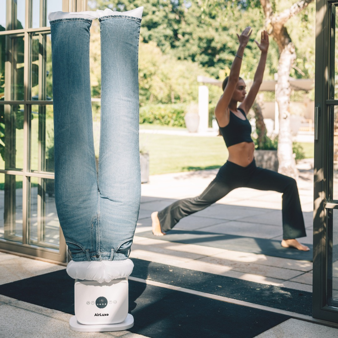 AirLuxe  מכונת גיהוץ אוטומטית לגיהוץ מושלם של חולצות, מכנסיים ובגדים נוספים תוך דקות ללא מאמץ וסיכון איכות ויוקרה ללא פשרה